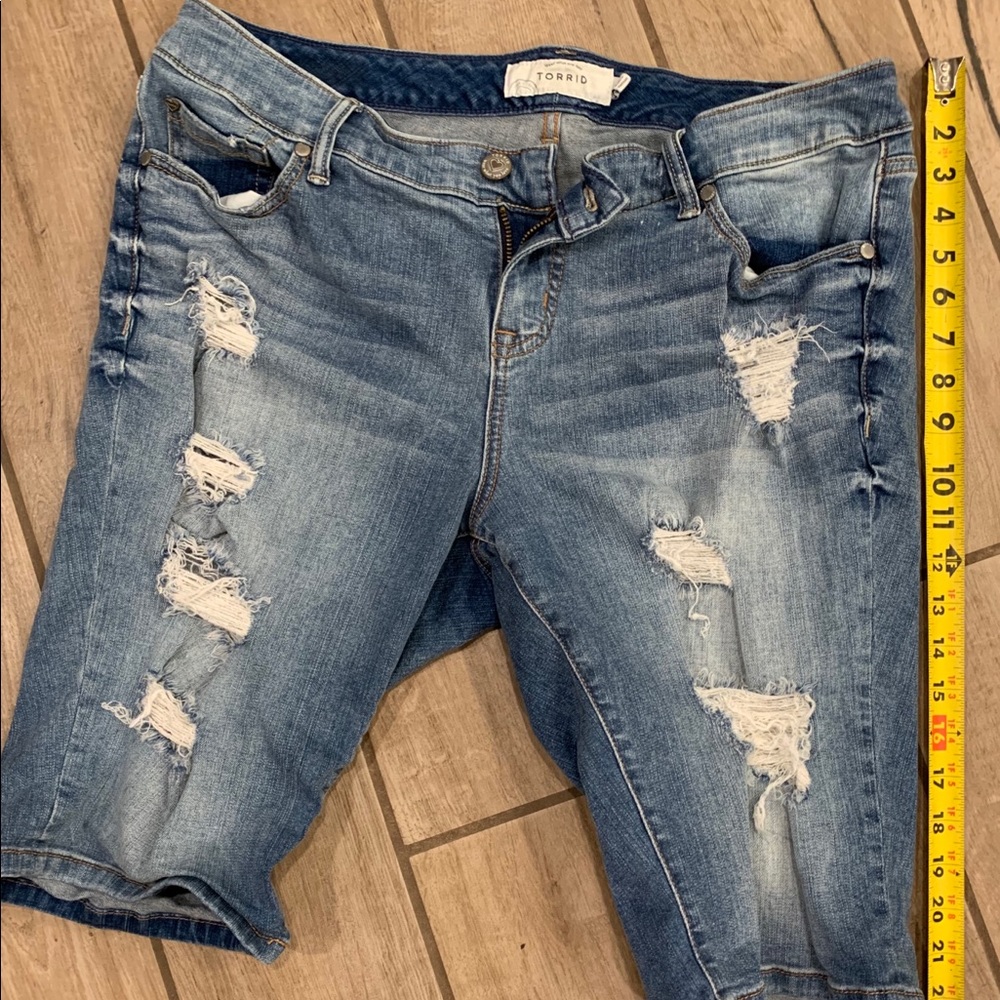 Distressed Bermuda shorts torrid